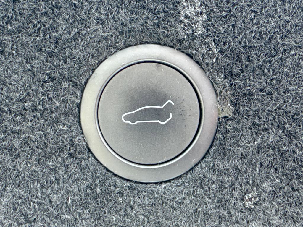 Used 2022 Tesla Model S AWD/4WD image 19