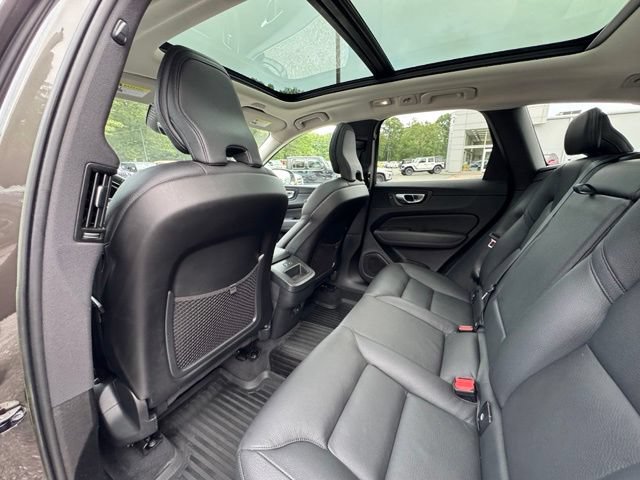 Used 2022 Volvo XC60 B5 Momentum w/ Climate Package AWD/4WD image 10