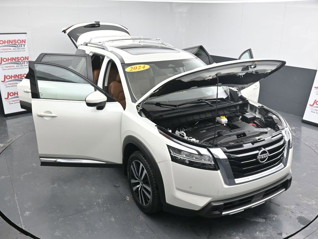 Used 2024 Nissan Pathfinder Platinum w/ Cargo Package image 42