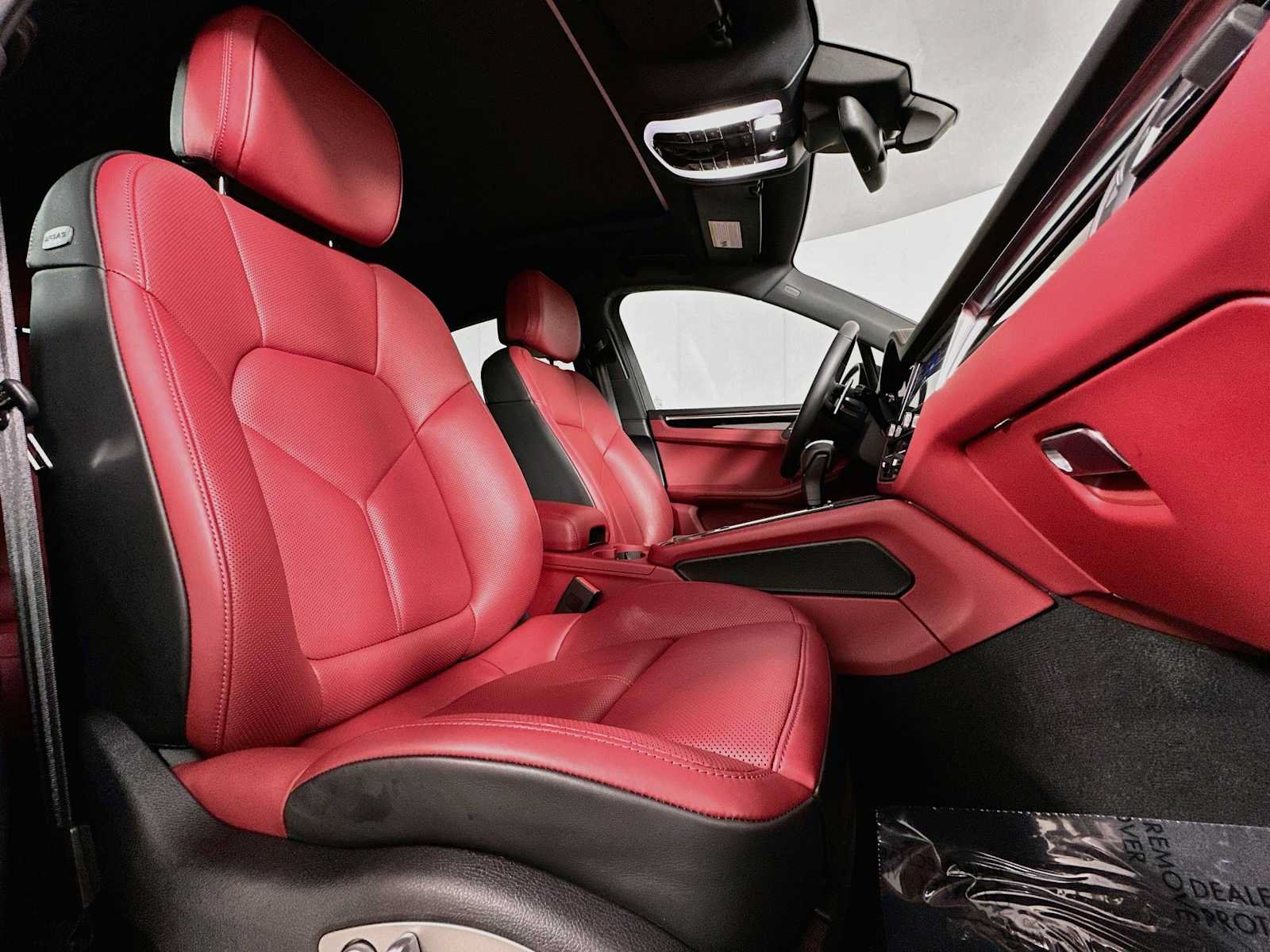 Certified 2026 Porsche Macan AWD/4WD image 29