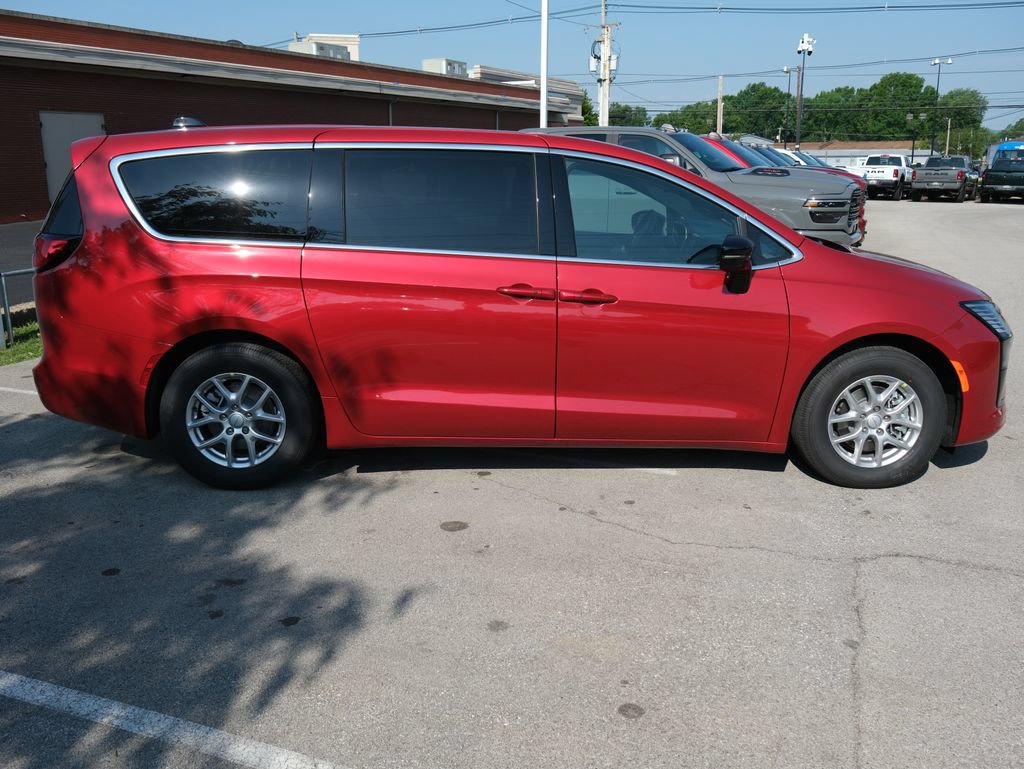 New 2027 Chrysler Pacifica Select w/ Family Tech Group FWD image 2
