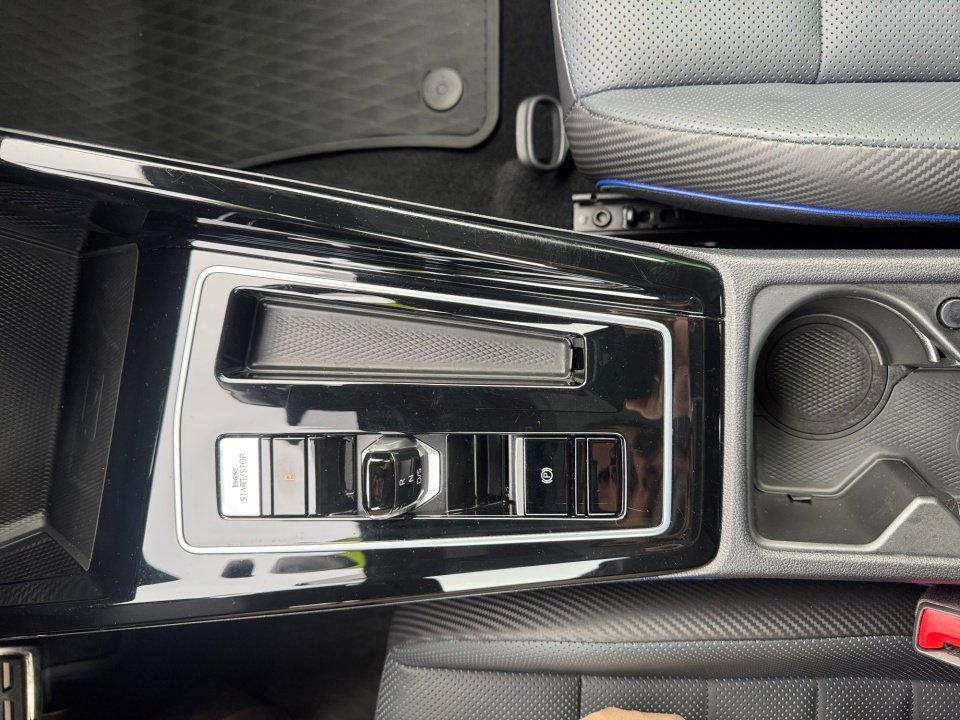 Used 2024 Volkswagen Golf R 2.0T image 23