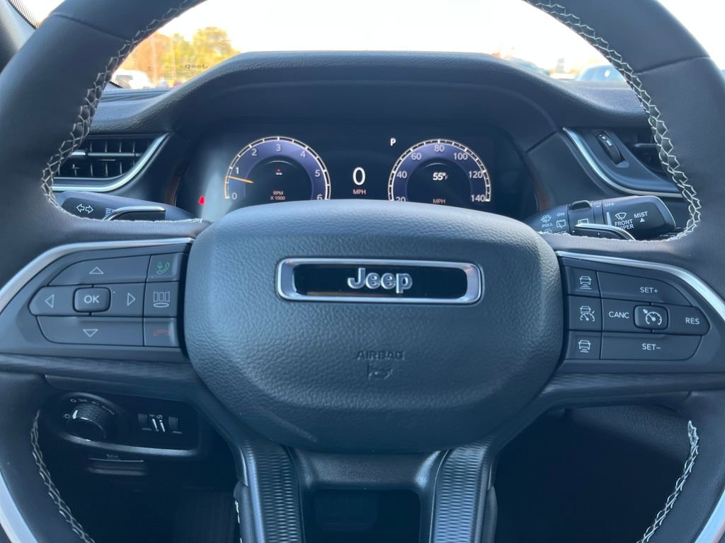 New 2025 Jeep Grand Cherokee Altitude image 18