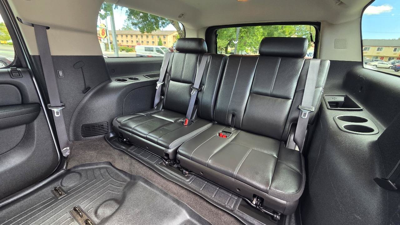 Used 2012 Chevrolet Suburban LT w/ Luxury Package AWD/4WD image 18