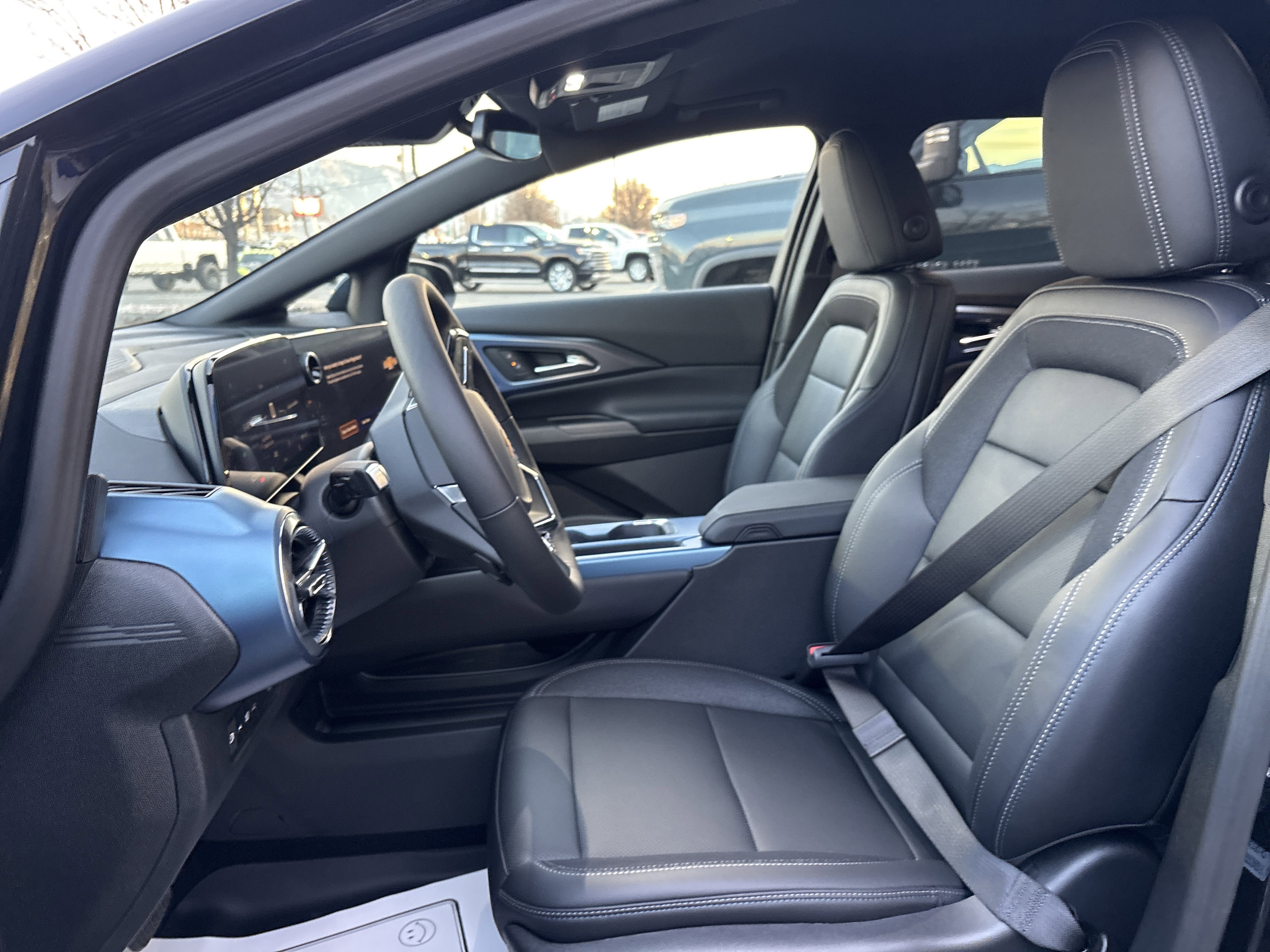 New 2026 Chevrolet Equinox EV LT image 12