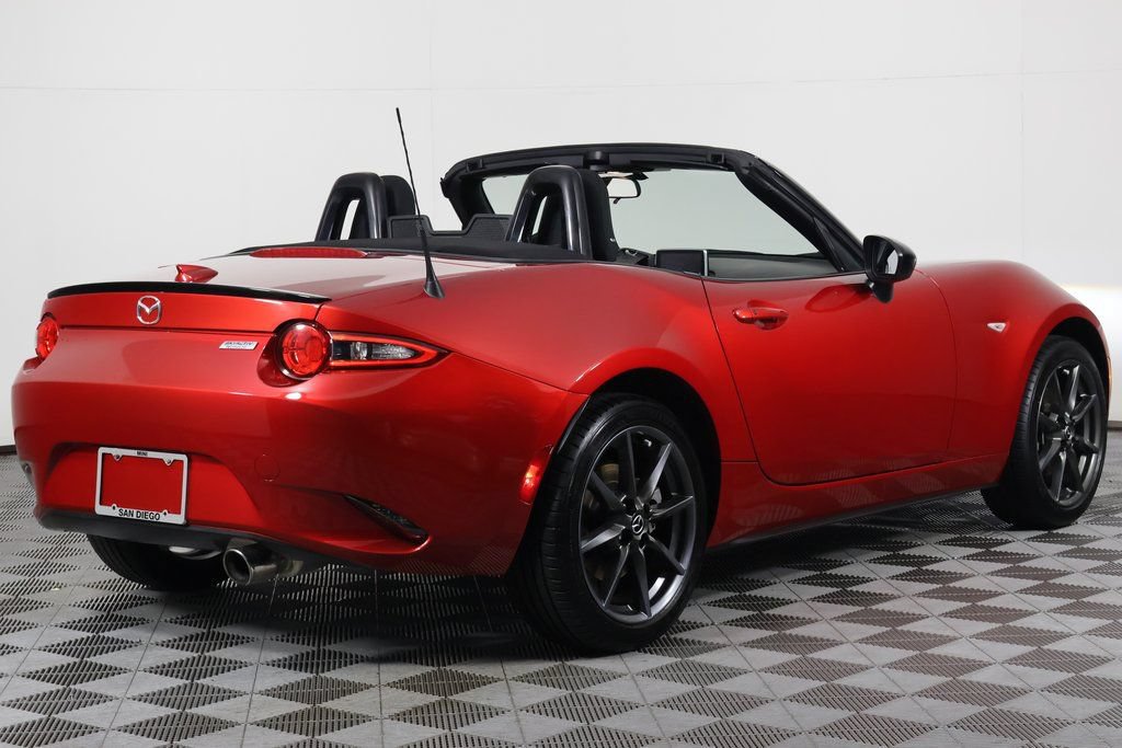 Used 2016 MAZDA MX-5 Miata Club RWD image 5