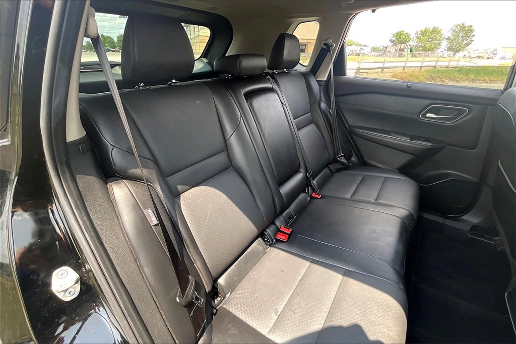 Used 2021 Nissan Rogue SV w/ Premium Package image 25