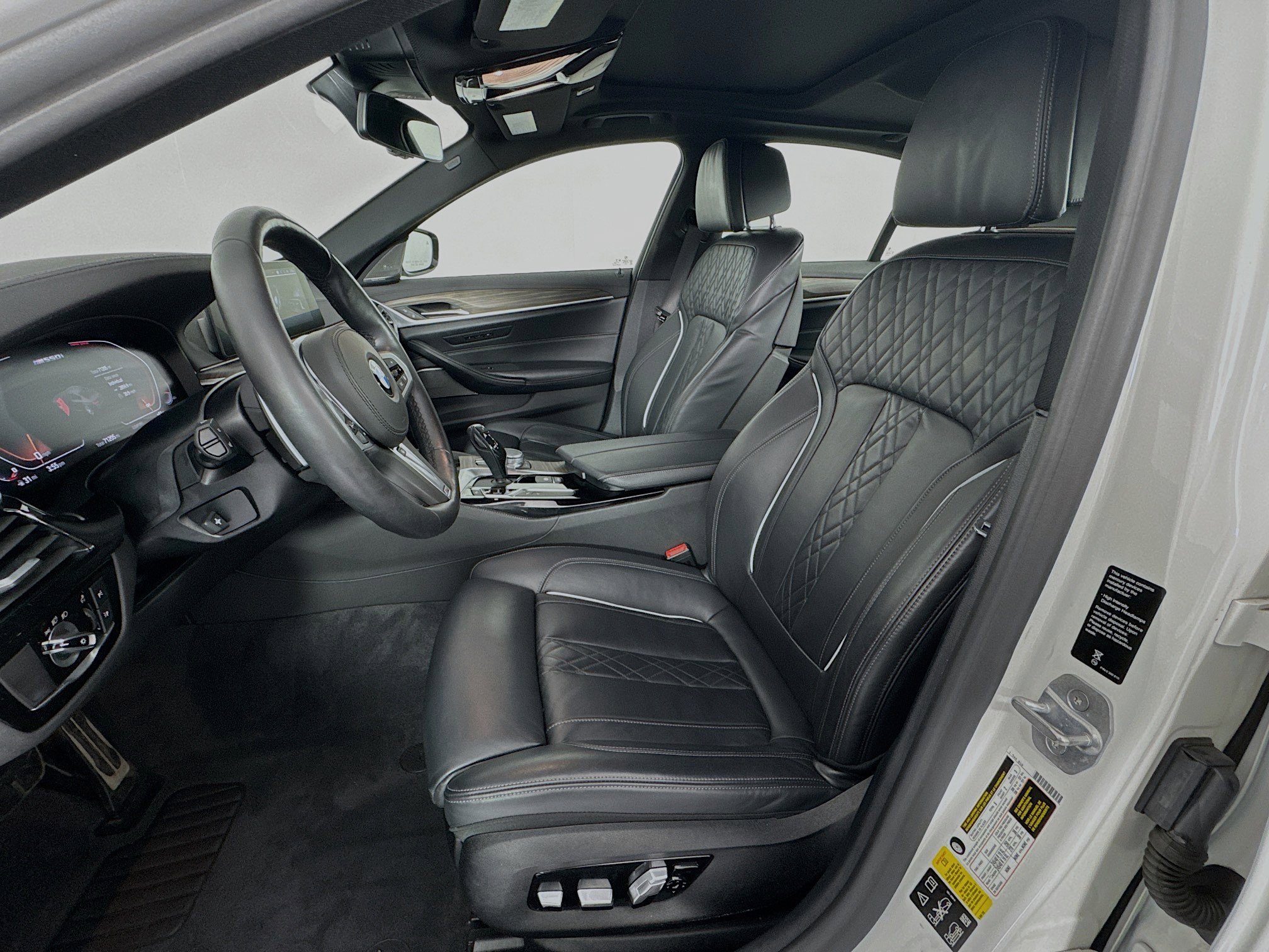 Used 2020 BMW M550i xDrive image 22