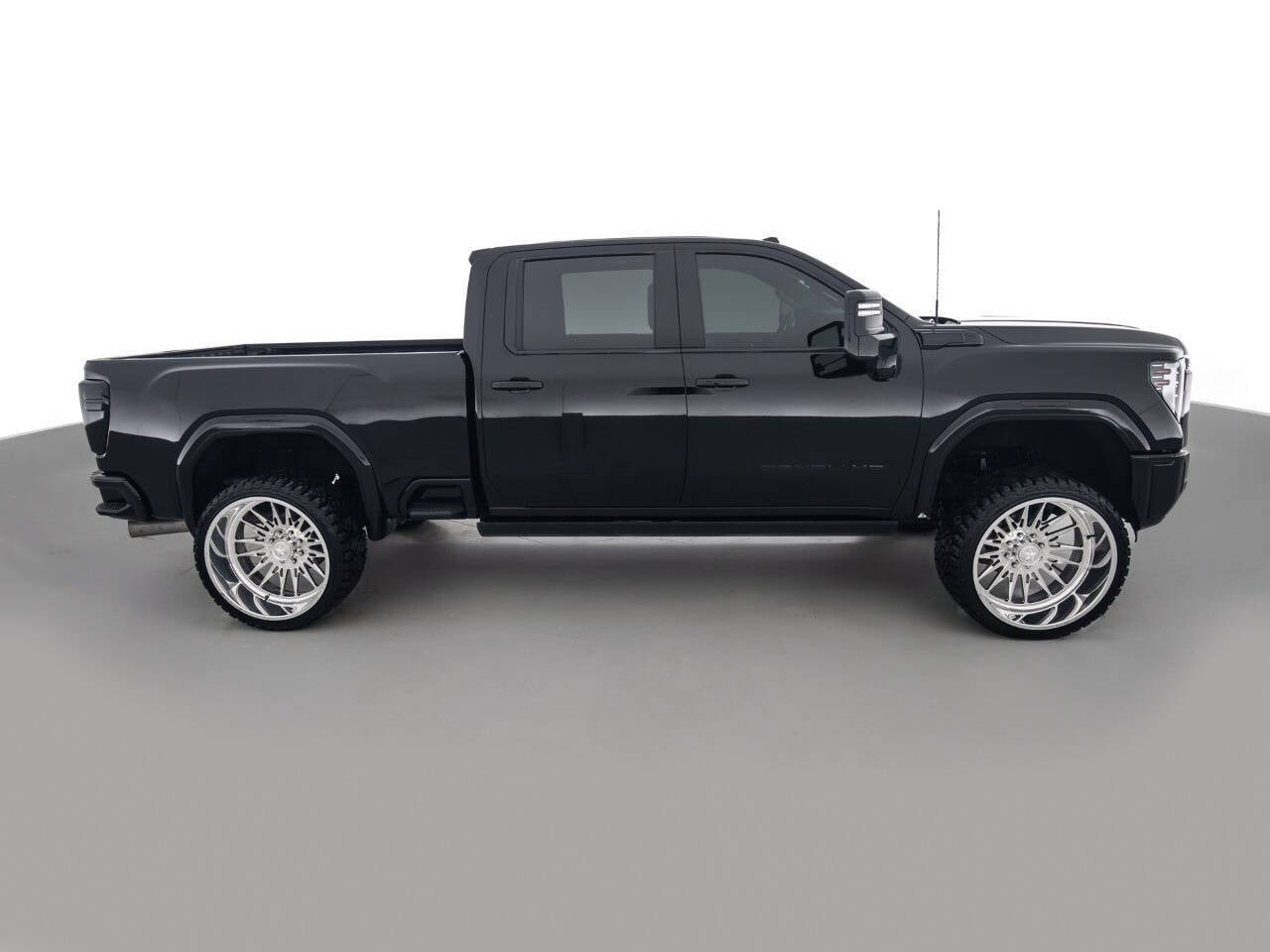 Used 2025 GMC Sierra 2500 Denali w/ Denali Reserve Package AWD/4WD image 4