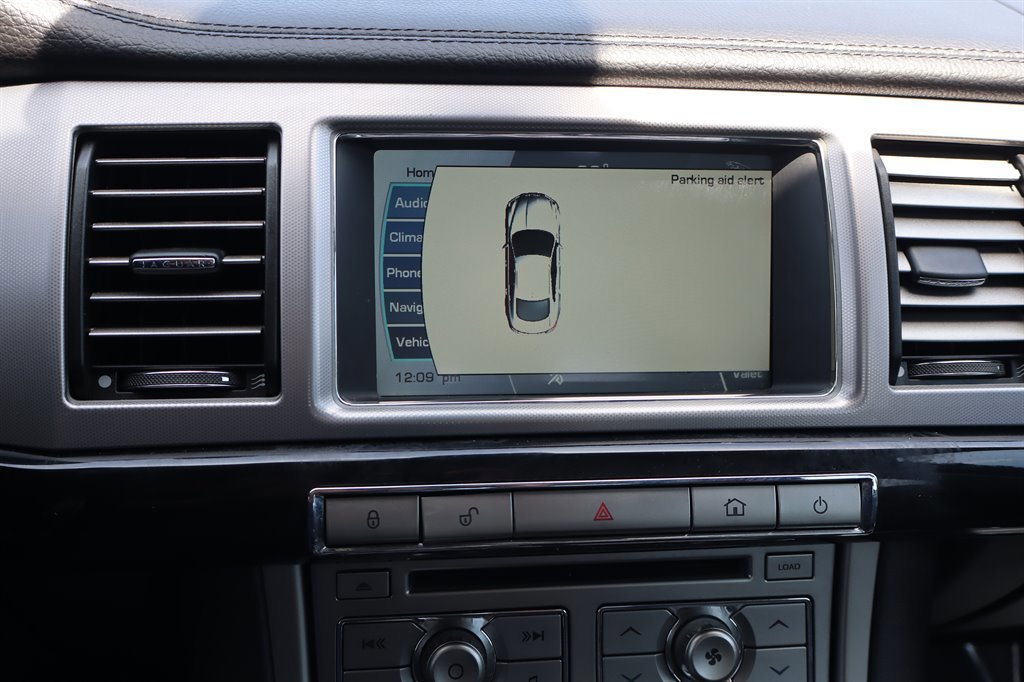 Used 2011 Jaguar XF RWD image 26