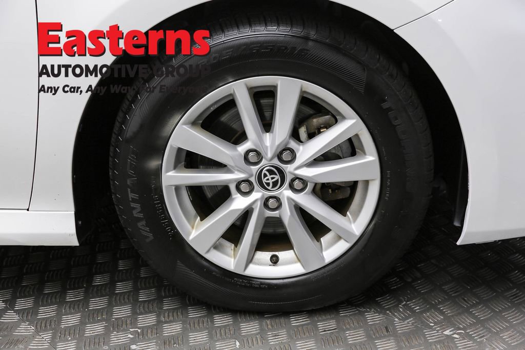 Used 2025 Toyota Camry LE image 32