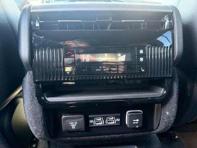 Certified 2025 Jeep Wagoneer Series II image 21