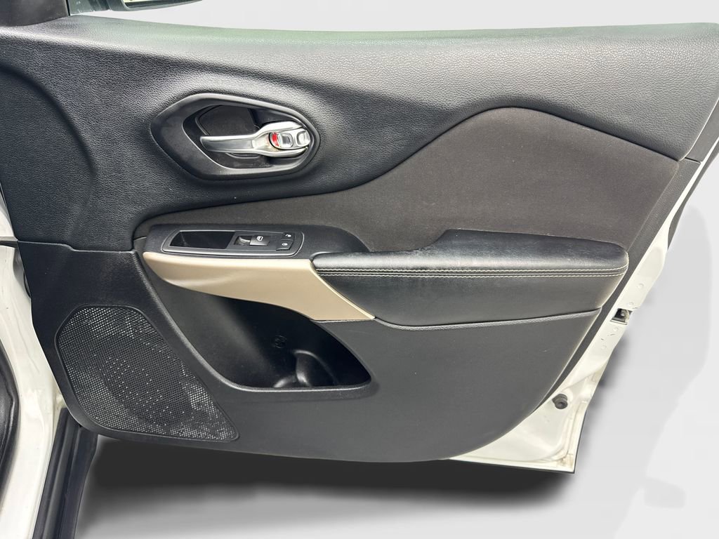 Used 2017 Jeep Cherokee Sport image 48