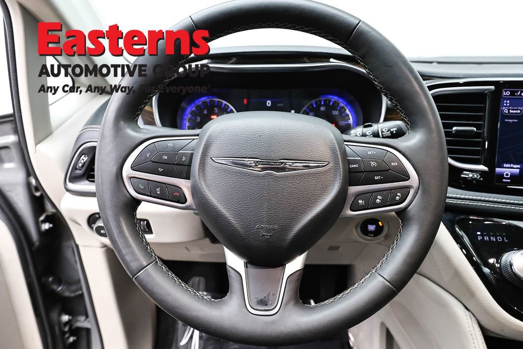 Used 2022 Chrysler Pacifica Limited FWD image 10