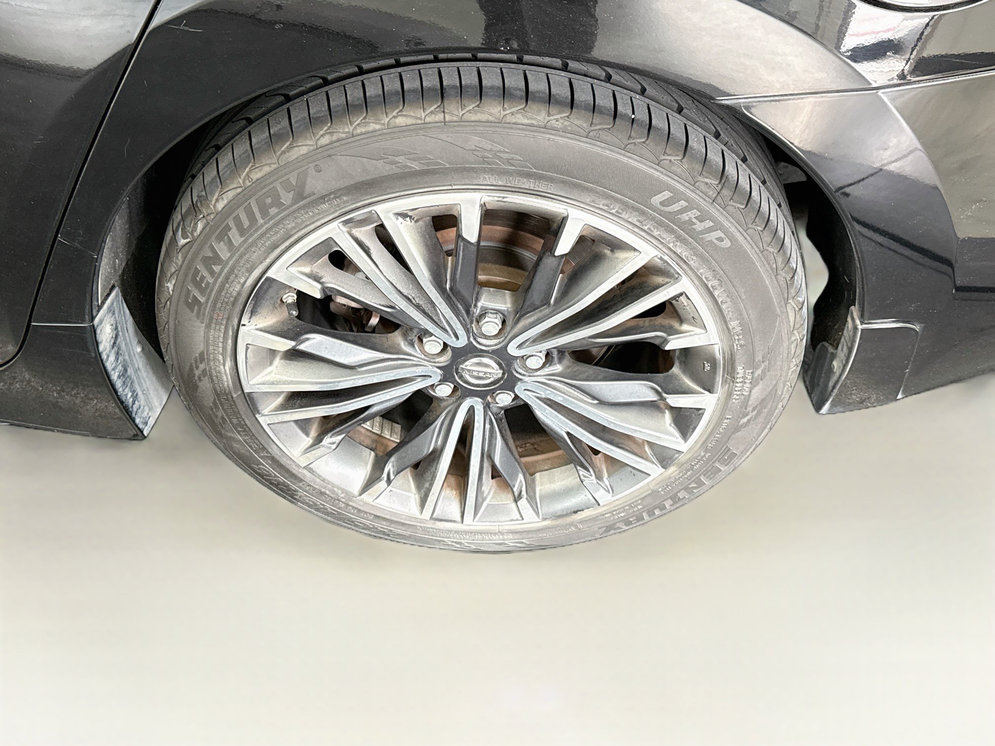 Used 2017 Nissan Maxima Platinum w/ Medallion Package FWD image 11