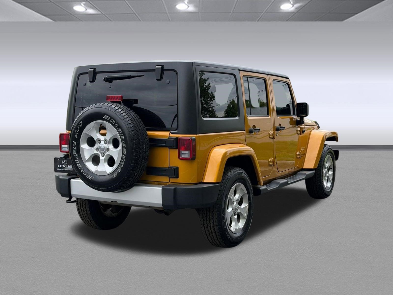 Used 2014 Jeep Wrangler Unlimited Sahara w/ Dual Top Group AWD/4WD image 9