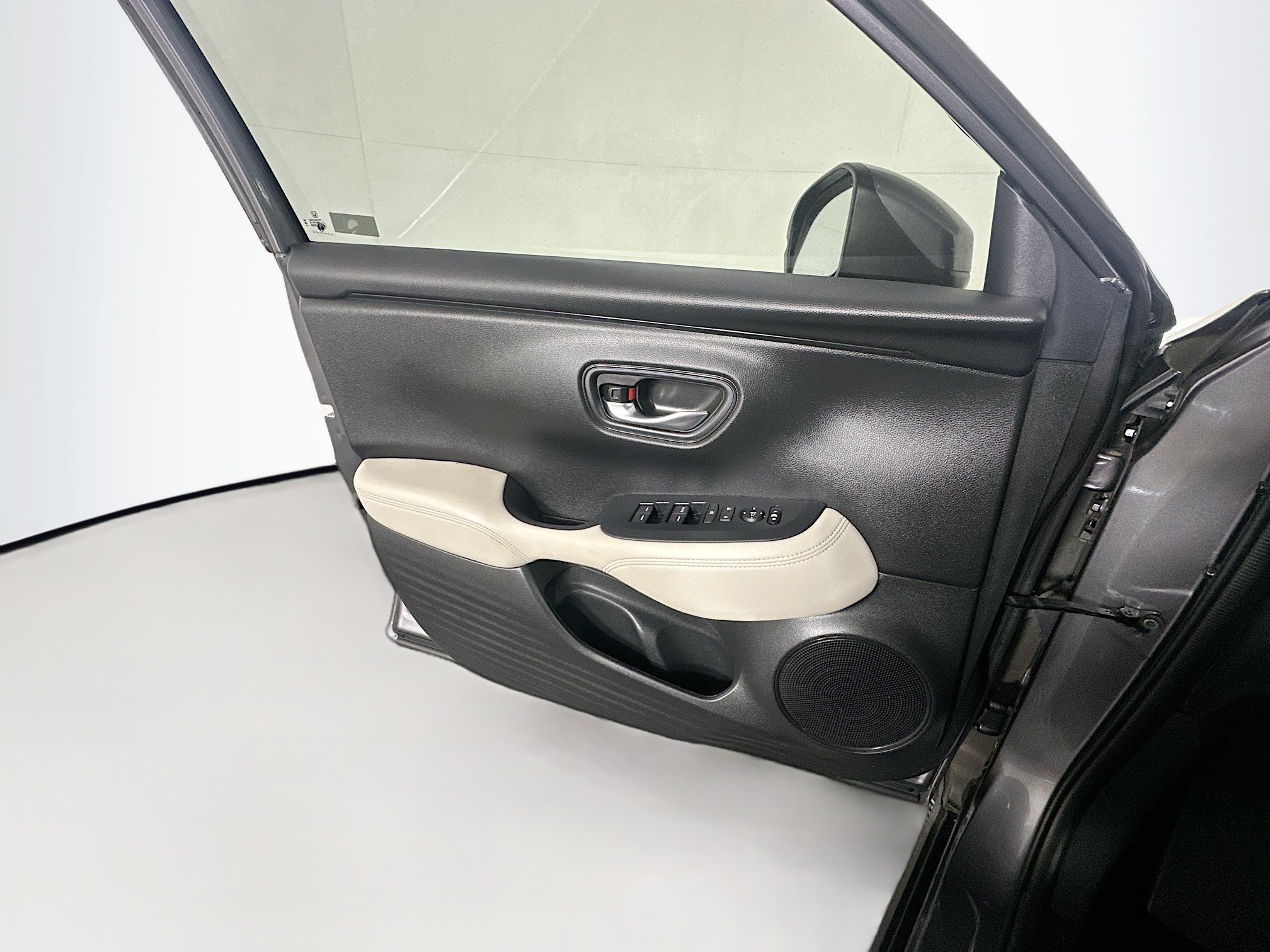 Used 2025 Honda HR-V LX image 15