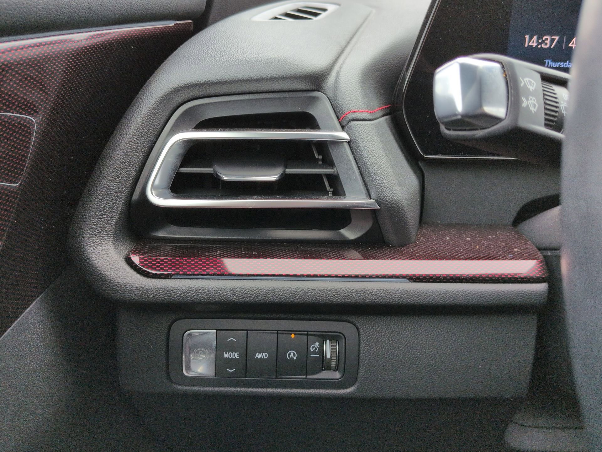 Certified 2024 Chevrolet Traverse RS w/ LPO, Floor Liner Package image 18