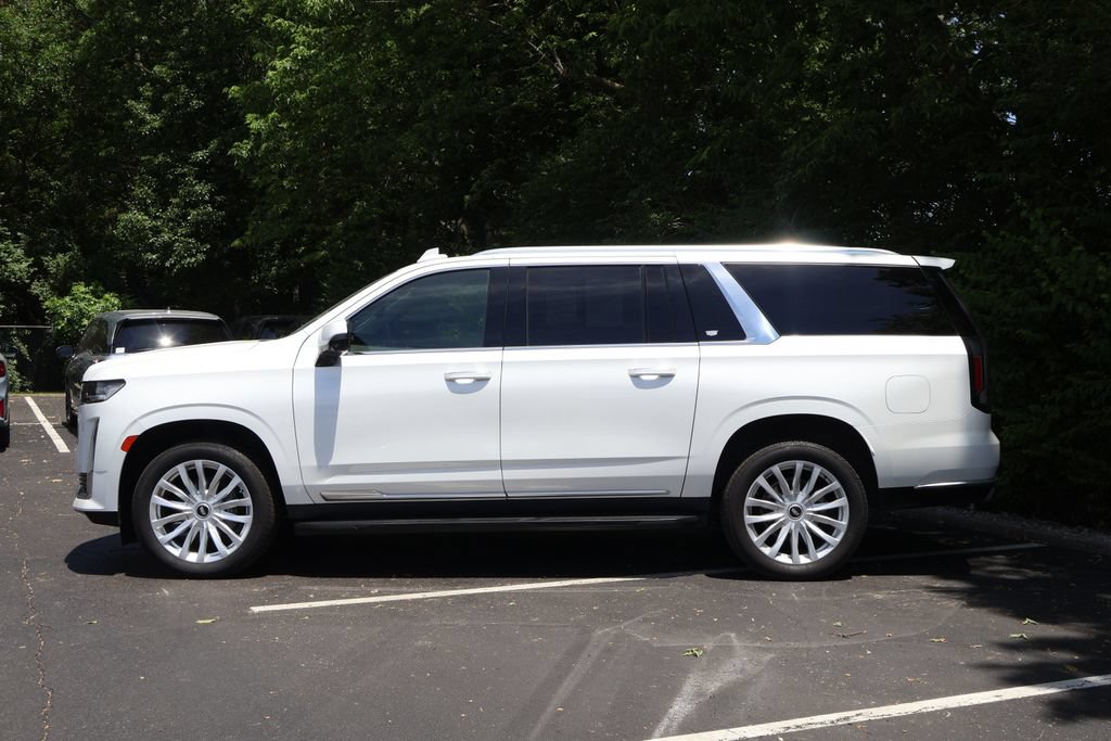 Certified 2022 Cadillac Escalade ESV Luxury w/ LPO, Illumination Package AWD/4WD image 4