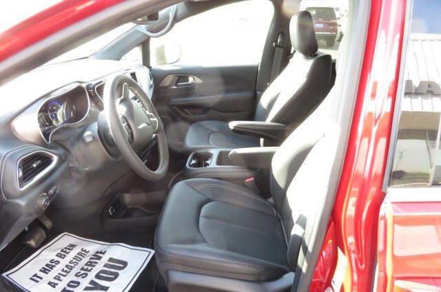 New 2026 Chrysler Pacifica Select image 16