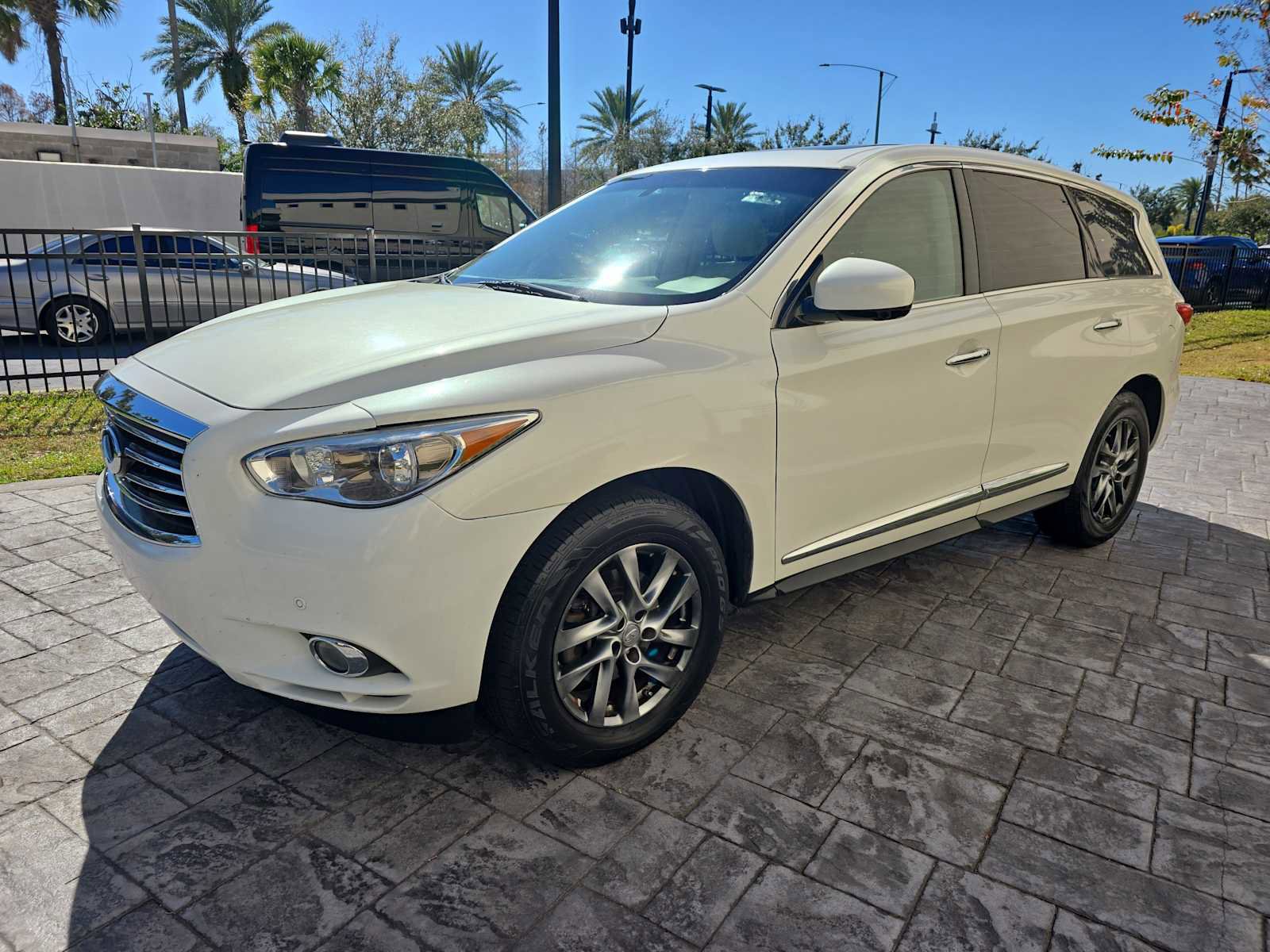 Used 2013 INFINITI JX35 AWD w/ Premium Pkg image 7