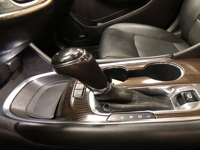 Used 2017 Chevrolet Malibu Premier w/ Premier Sun and Wheel Package FWD image 19