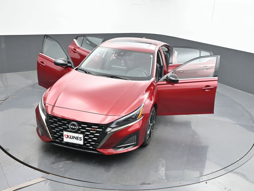 Used 2024 Nissan Altima 2.5 SR w/ SR Premium Package AWD/4WD image 57