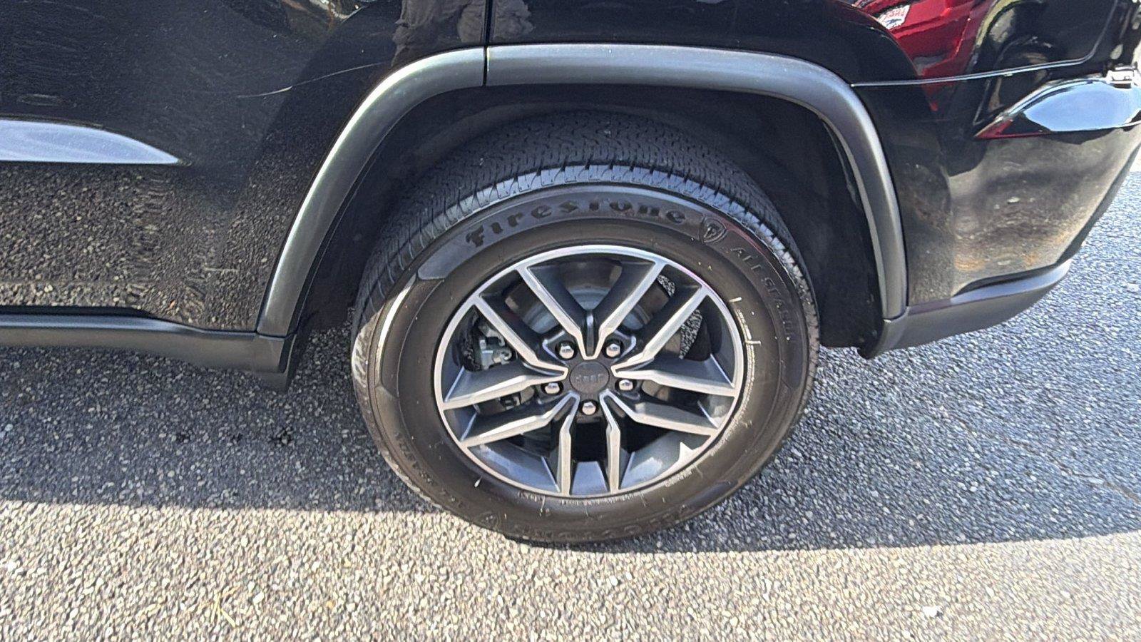 Used 2019 Jeep Grand Cherokee Laredo w/ Laredo X Package RWD image 11