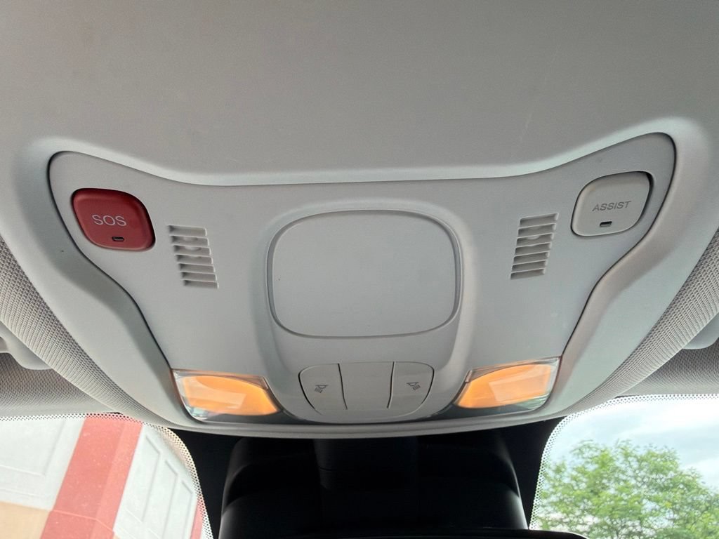 Used 2023 Jeep Renegade Latitude AWD/4WD image 39