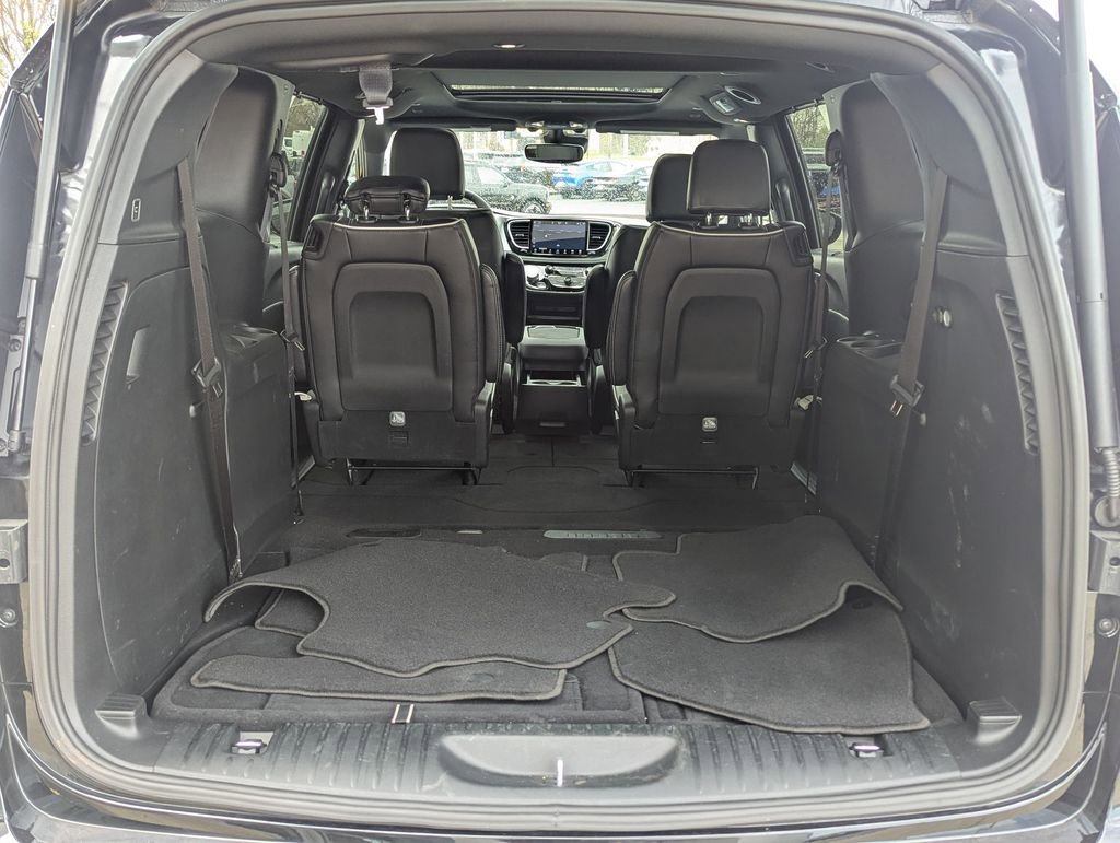 Used 2025 Chrysler Pacifica Limited FWD image 25