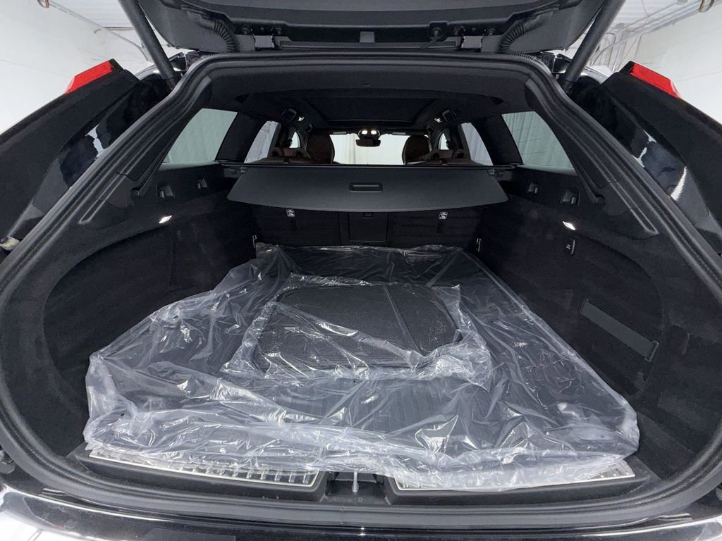 Used 2025 Volvo V90 B6 Cross Country Ultra w/ Climate Package AWD/4WD image 15