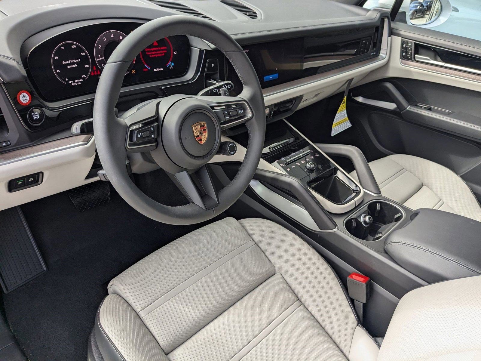 Certified 2025 Porsche Cayenne image 4