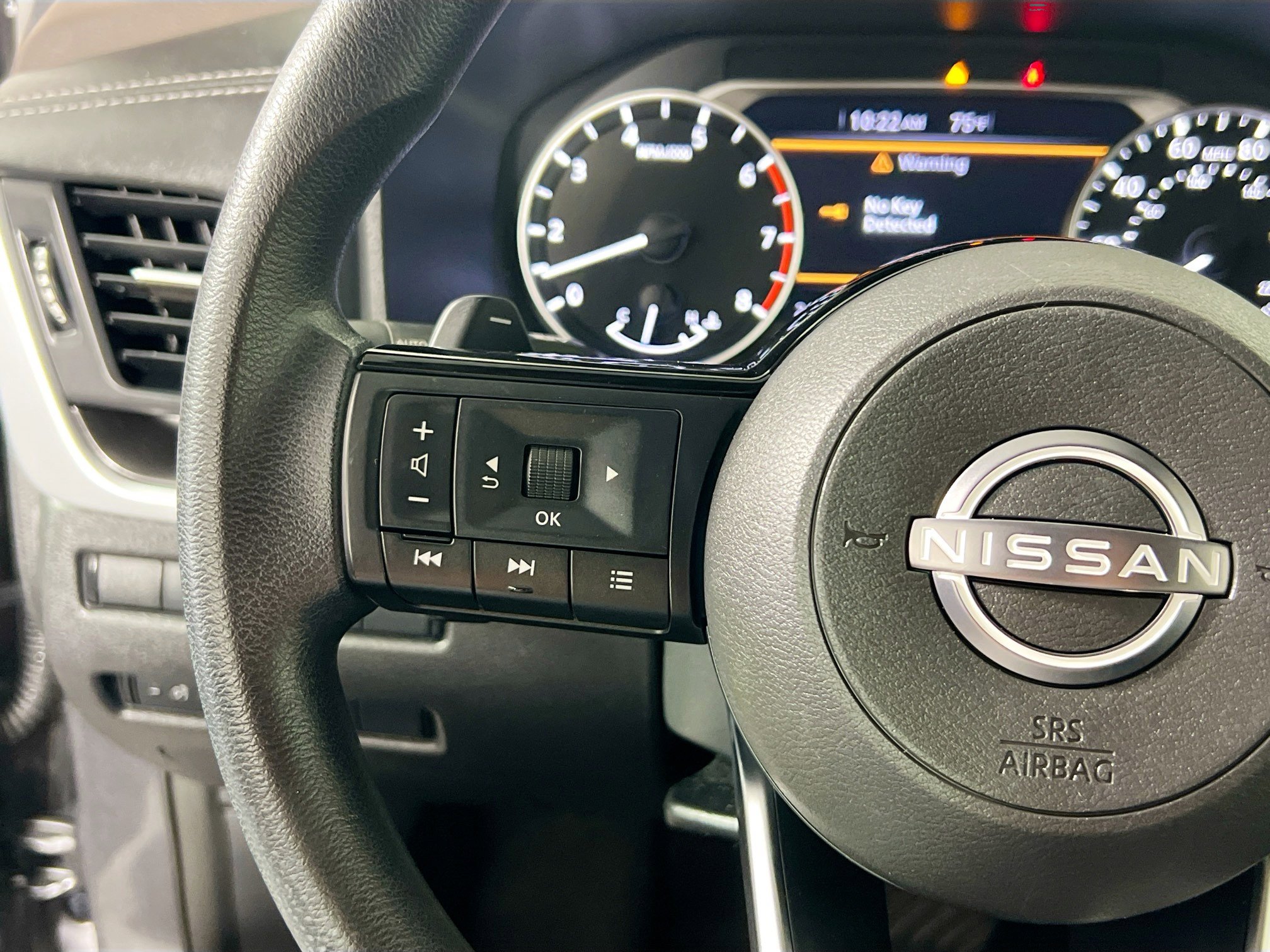 Used 2023 Nissan Rogue SV FWD image 18