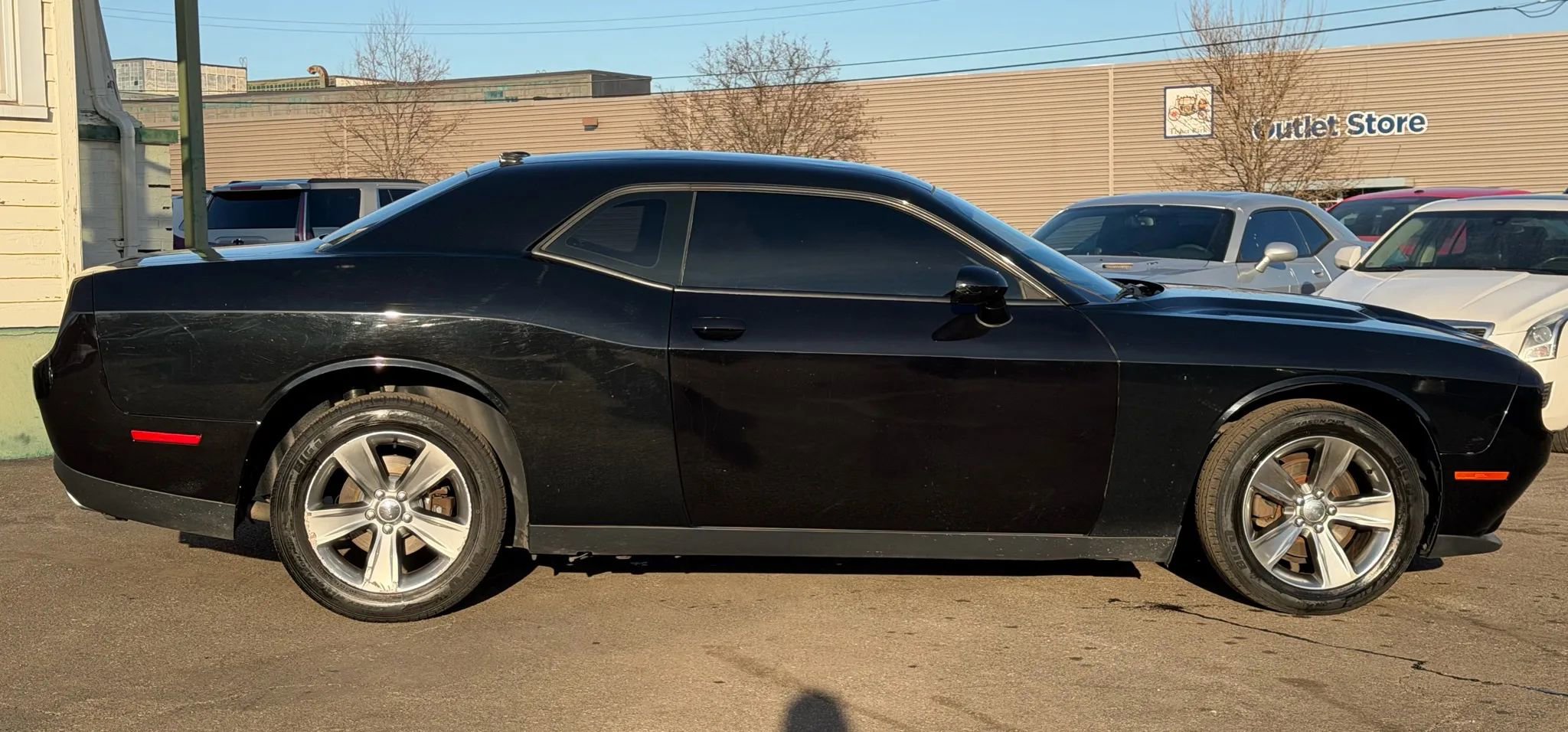 Used 2016 Dodge Challenger SXT image 6