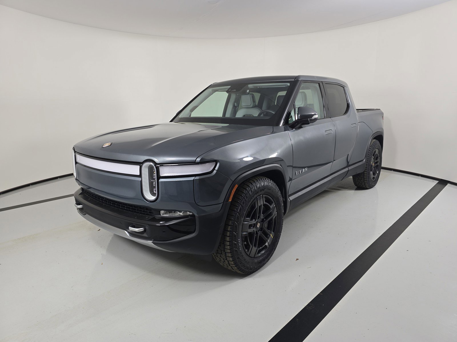 Used 2024 Rivian R1T Adventure image 1