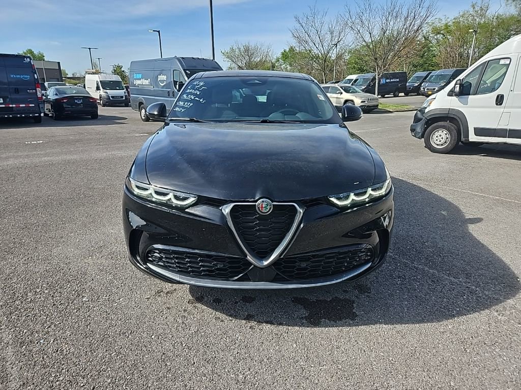 Used 2024 Alfa Romeo Tonale Ti w/ Premium Interior Package image 2