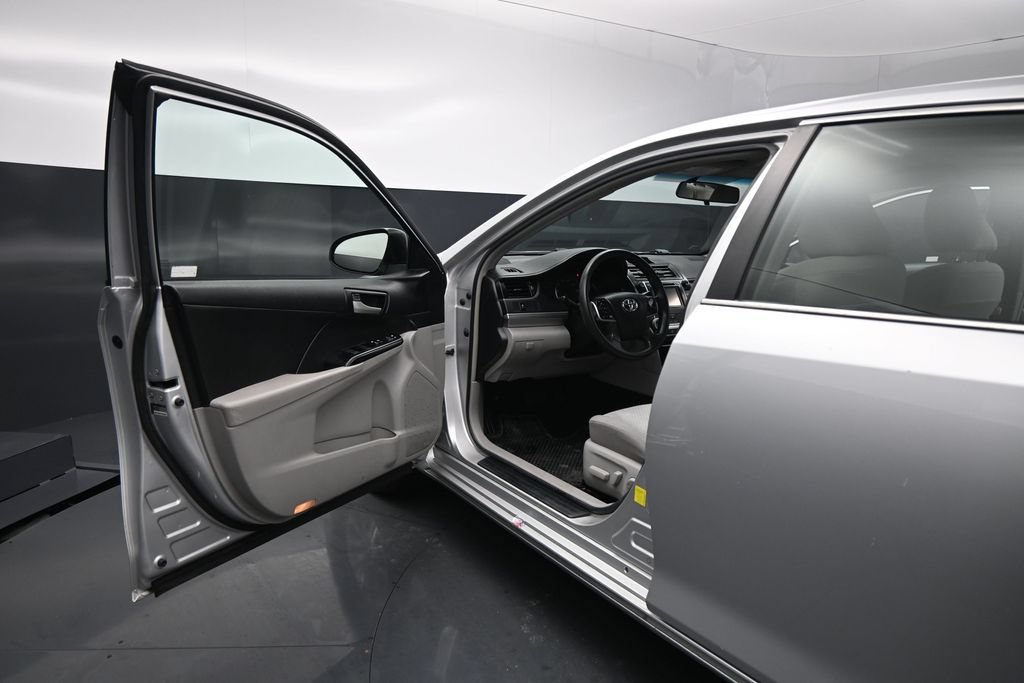 Used 2014 Toyota Camry LE FWD image 8