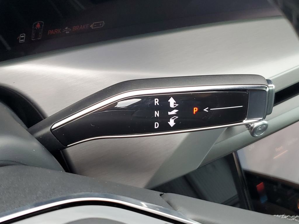 New 2026 Cadillac Vistiq Platinum image 16