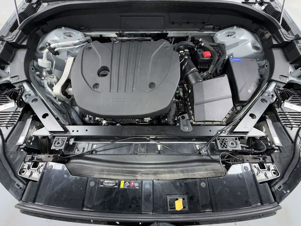 Certified 2024 Volvo XC60 B5 Plus w/ Climate Package image 9