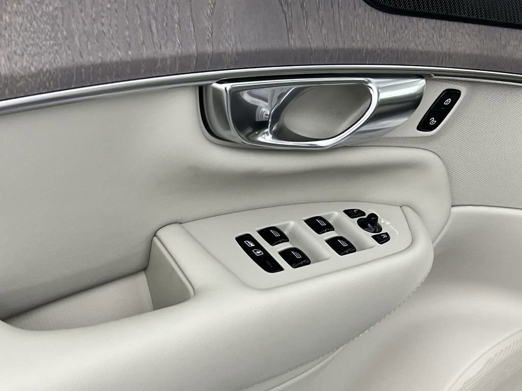 New 2026 Volvo XC90 B5 Ultra w/ Protection Package image 13