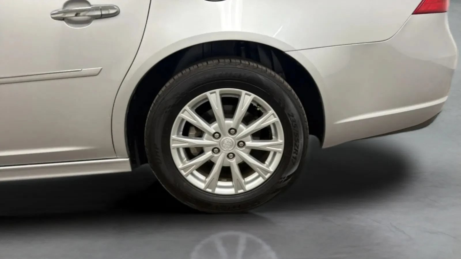 Used 2011 Buick Lucerne CX FWD image 25