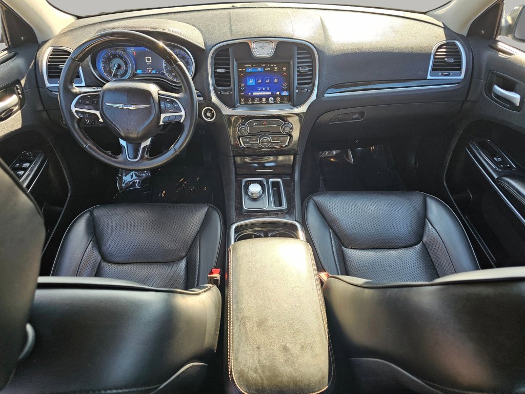 Used 2016 Chrysler 300 C image 2