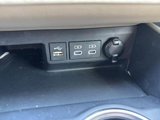 Used 2023 Toyota Highlander XLE AWD/4WD image 26