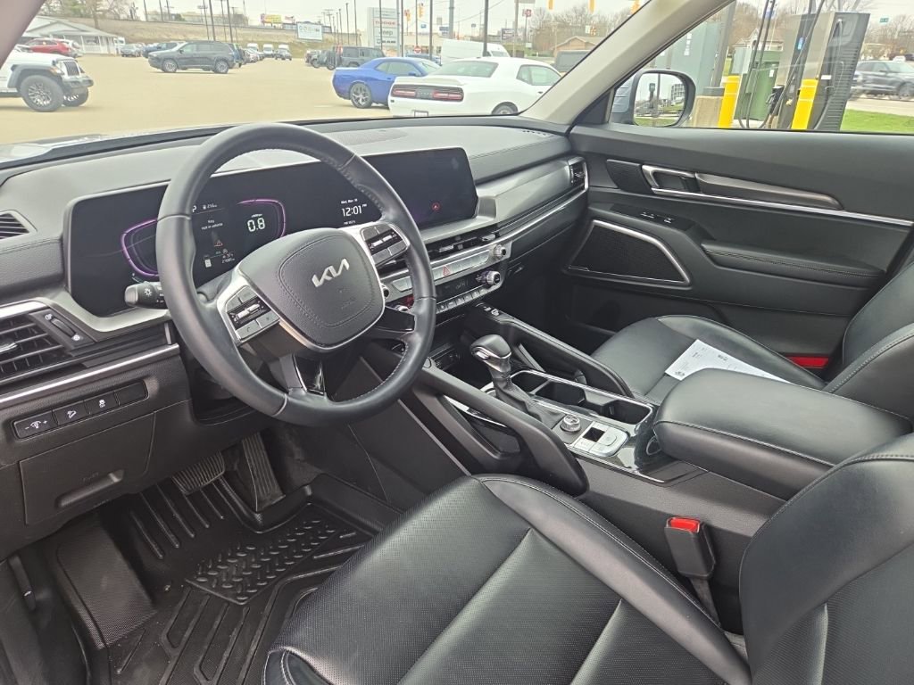 Used 2024 Kia Telluride S image 11