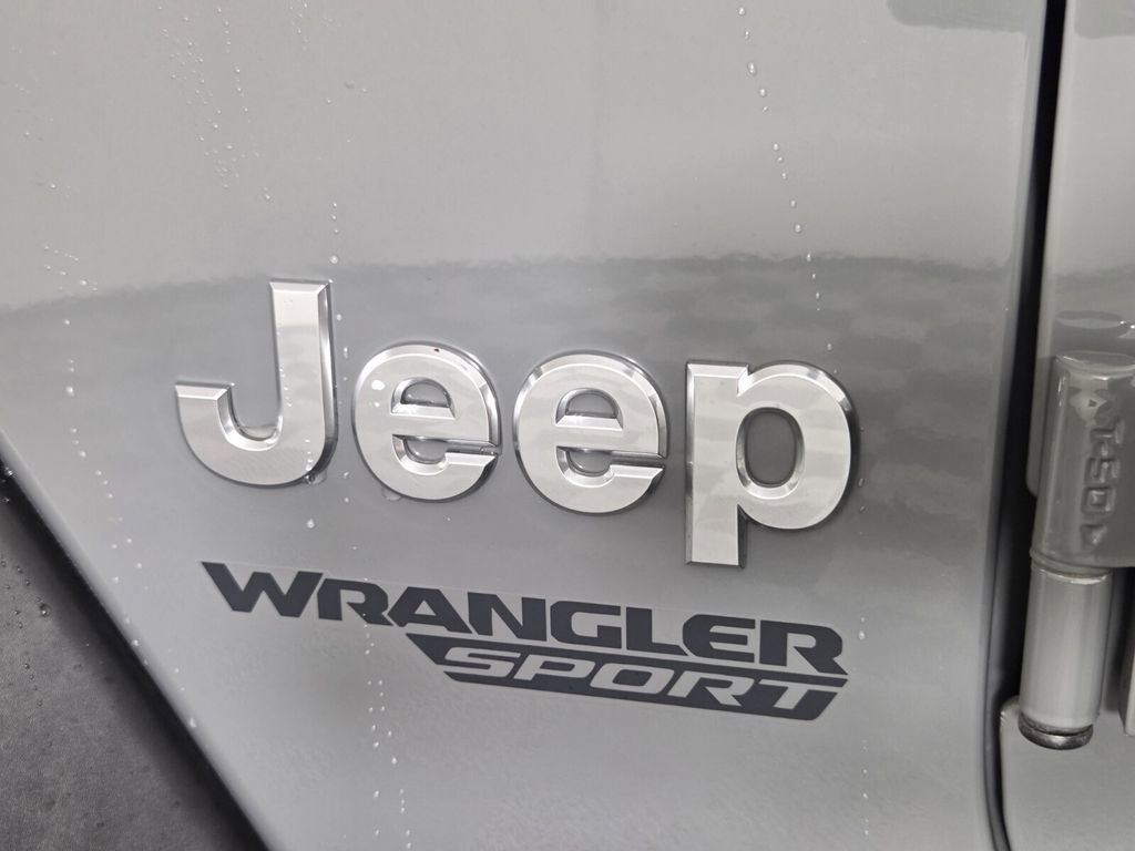 Certified 2019 Jeep Wrangler Sport AWD/4WD image 12
