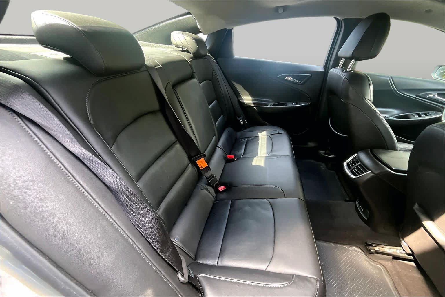 Used 2017 Chevrolet Malibu LT w/ Leather Package FWD image 20