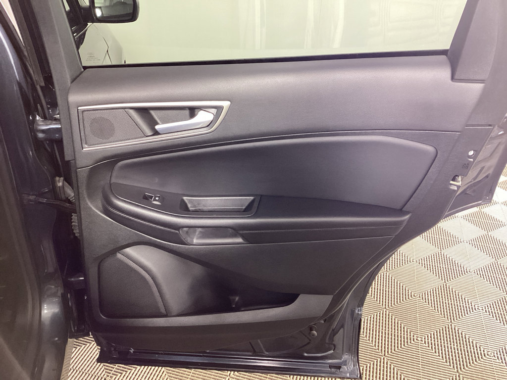 Used 2023 Ford Edge SEL w/ Convenience Package image 11