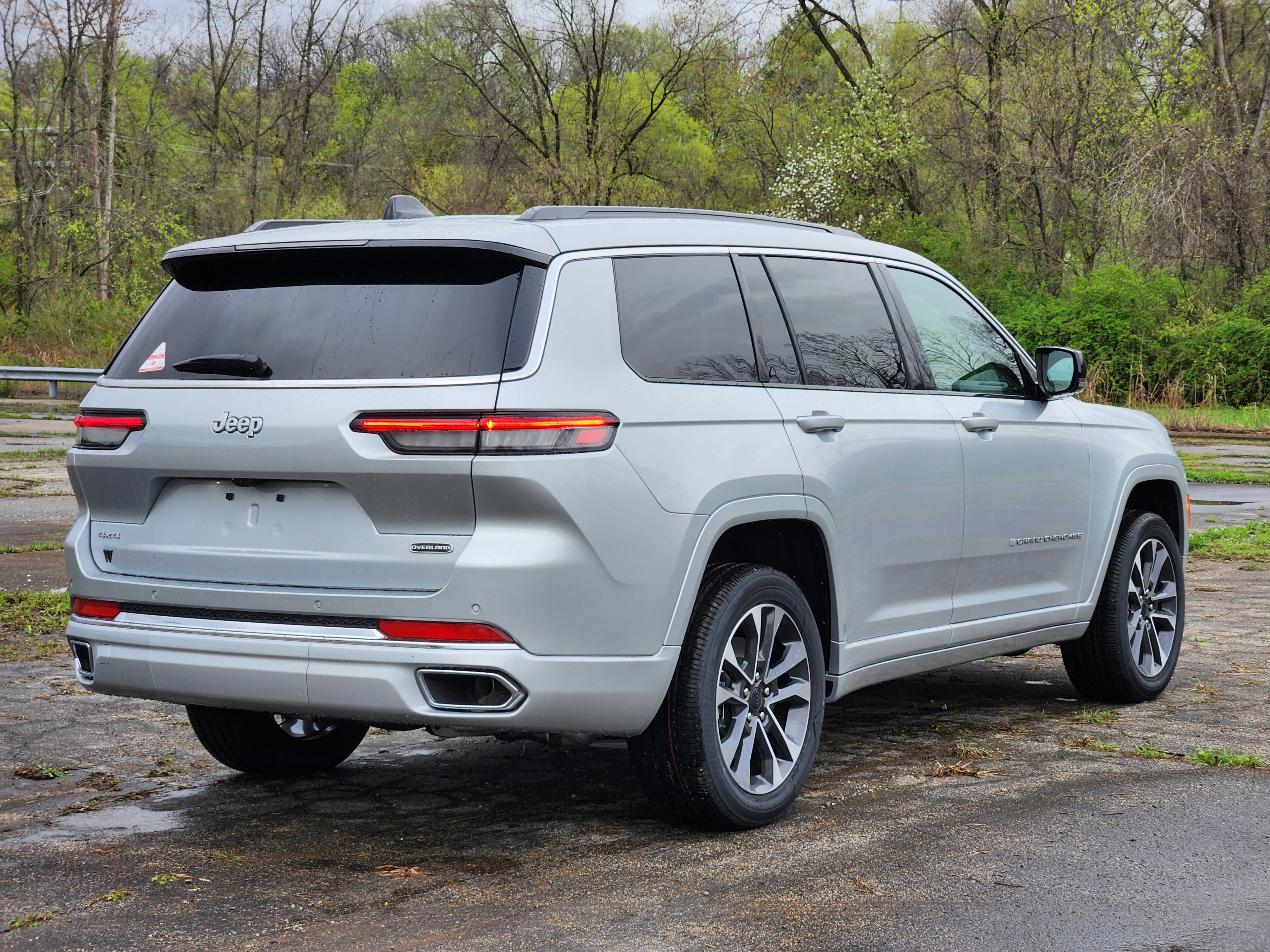 New 2025 Jeep Grand Cherokee L Overland AWD/4WD image 16