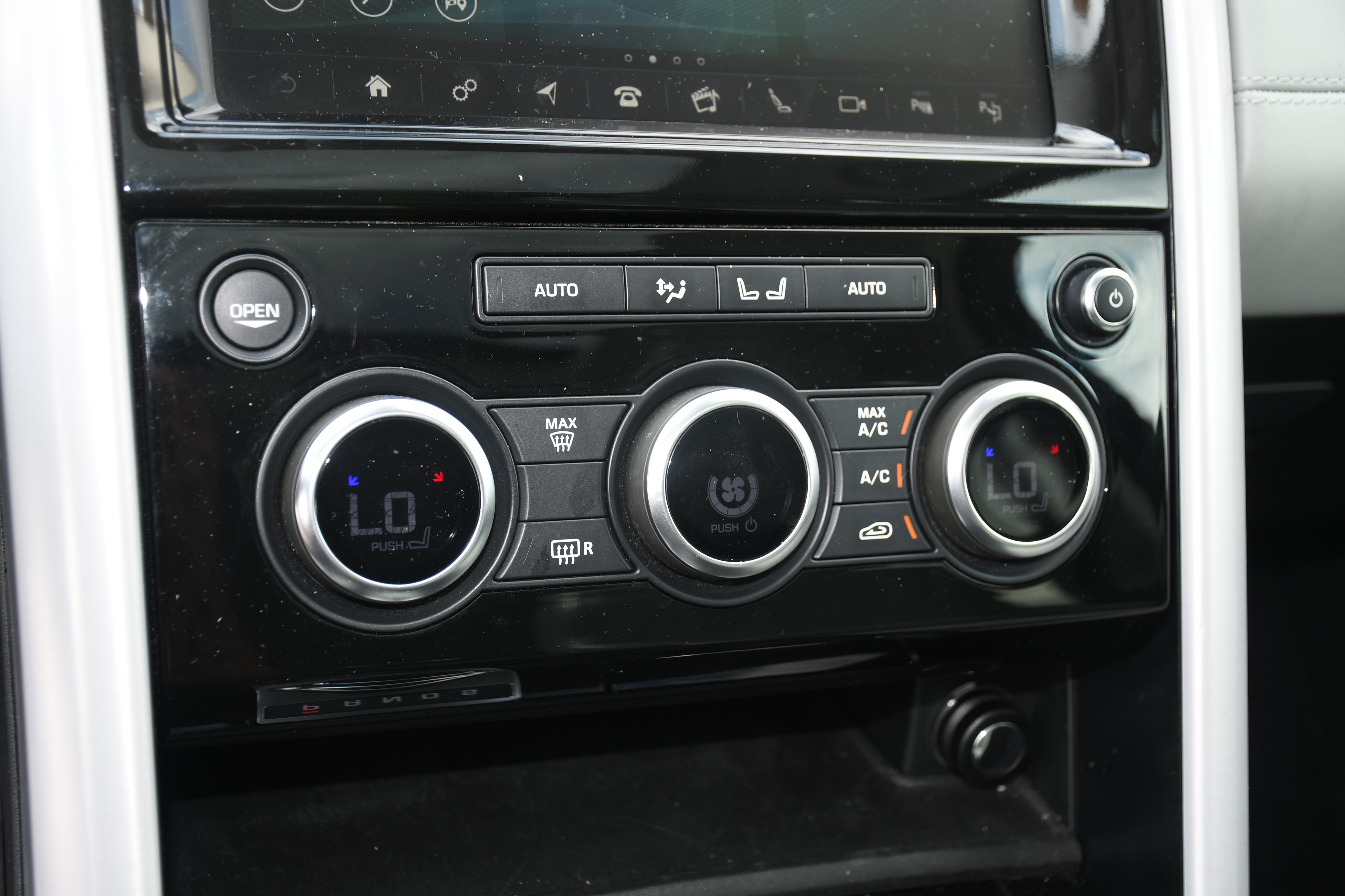 Used 2019 Land Rover Discovery HSE Luxury AWD/4WD image 18