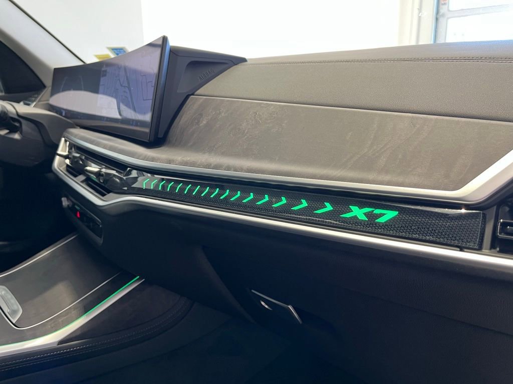 Used 2023 BMW X7 xDrive40i w/ Parking Assistance Package image 39